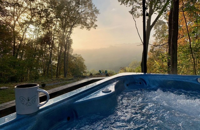 Potomac River Getaway - Shepherdstown, WV - Stunning views - 5 acres - 4 BR