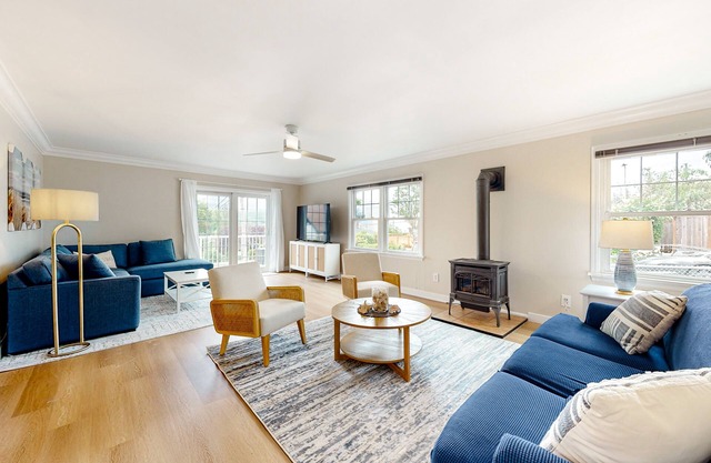 Poulsbo Haven Retreat | Walkable home in Poulsbo with deck, sunset view & yard