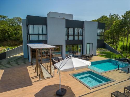 Pousada com piscina, jacuzzi e com vista em Capitólio - Casa Decore