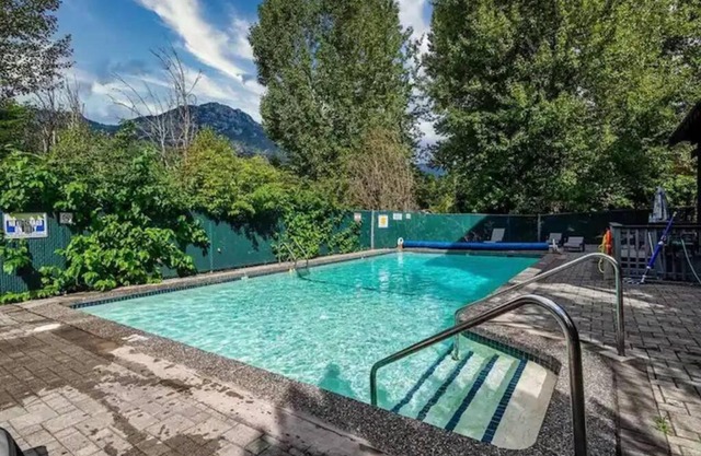 Powder & Pines Luxury Suite