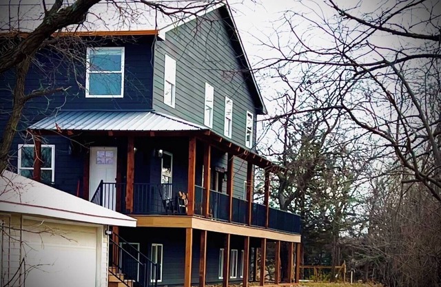Powder Ridge Ski Hill Area! Spacious & Secluded 6-bedroom cabin/house Kimball