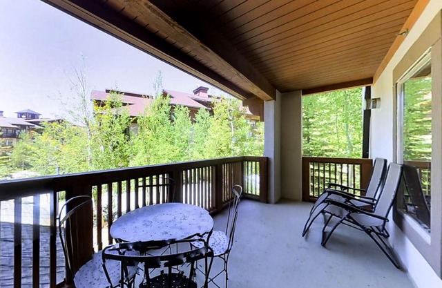 Powderhorn Lodge 210: Blazing Star Suite