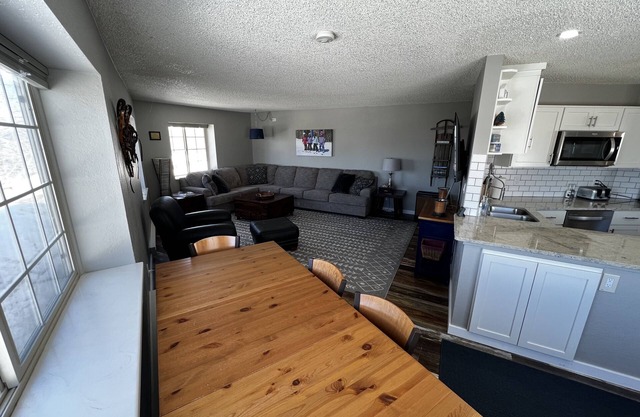 Powderhorn Slopeside 3 Bedroom / 3.5 Bath Condo Next to Ski Lift