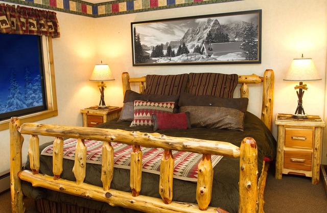 Powderhorn Slopeside Luxury Chalet 2