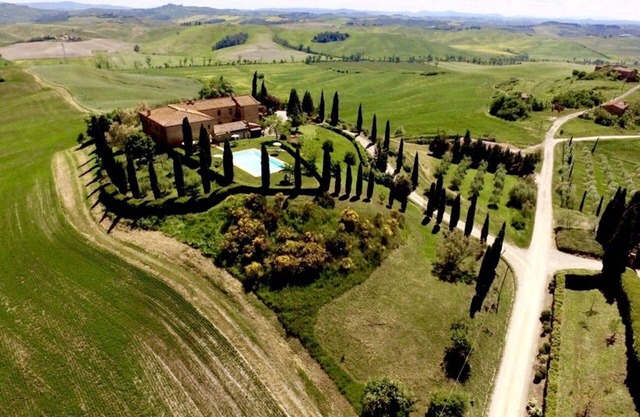 Apartamento Pozzo en la planta baja con piscina en la Toscana en Crete Senesi
