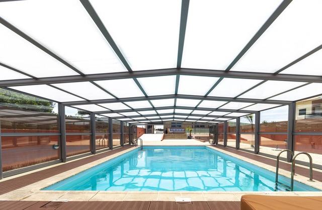PRAIA DA TORREIRA - Indoor pool with hot water all year round.