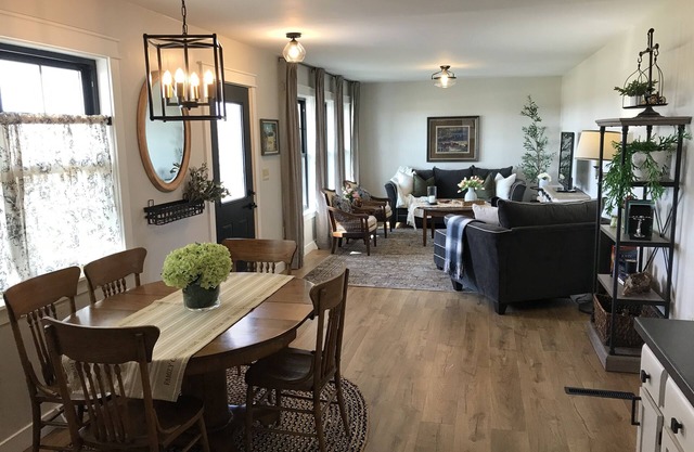 Prairie View Cottage! Just completed private and cozy country retreat.