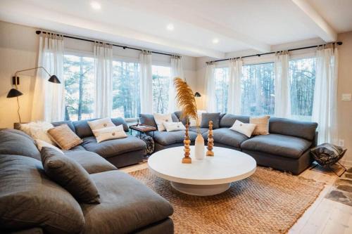 Prattvilla -Catskill -Mountain Escape 5 BR ,3 bath with Hot tub