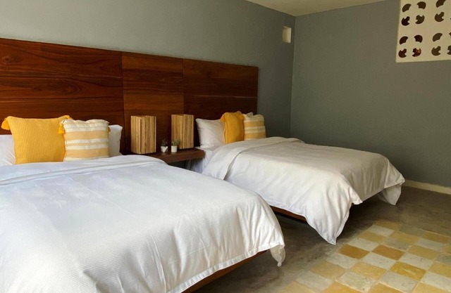 Preciosa habitación con 2 camas matrimoniales en el centro de Mérida.
