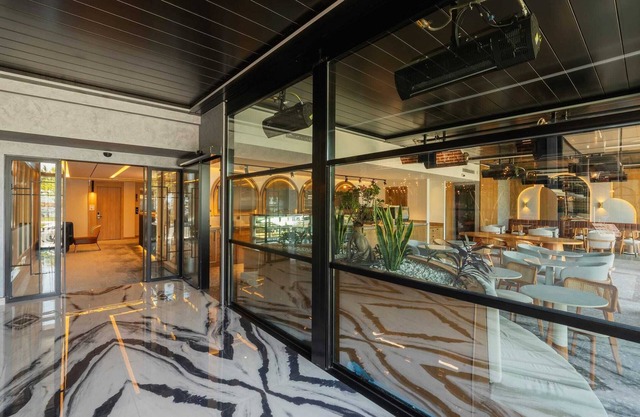 Premier Lounge Hotel