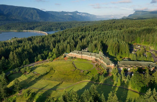 Premier Room w/ views of the Columbia River Gorge