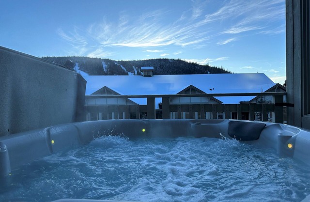 Premier Ski-In/Ski-Out Condo at Sun Peaks Mountain Resort: 2BR, 2Bath, Hot Tub!