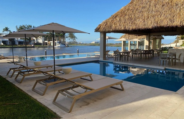 Premium 2-BED/2-BTHR Aprt with AC, WiFi, 3 pools, in fabulous Playas del Conchal