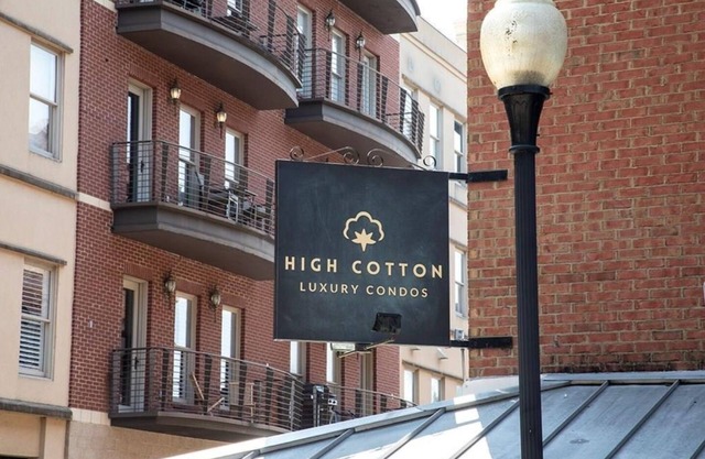 Premium 2 Bedroom 2 Bath Condo on the Oxford Square