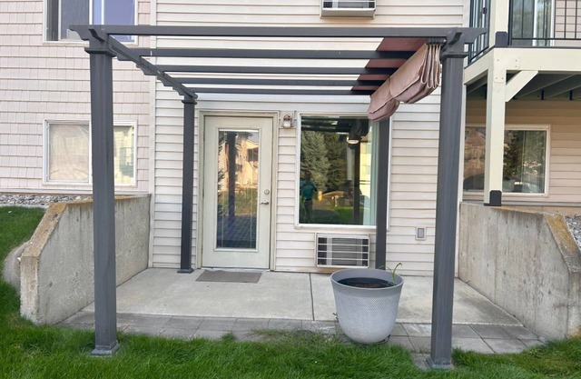 Premium 3-BR condo @ Liberty Lake w Cable, WiFi, AC, Gym close to Golfs & Lake