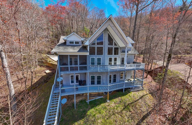 Premium 5 Bedroom 4 kings/ 6 Twins LAKE FRONT Home...BOOK JUNE PROMO DEALS NOW!