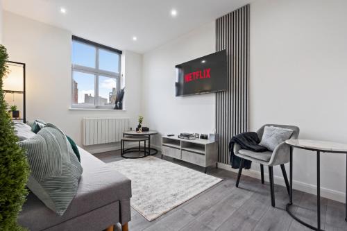 Premium City Centre Apart, Sofa Bed, Netflix, WiFi, Car Park, Contractors, Relocators & Families Welcome,