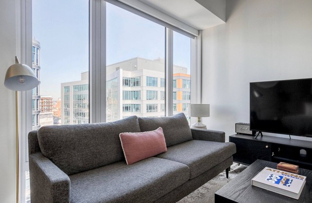 Premium Fenway Studio w/ Fitness, nr Food & Shops, by Bluegroun