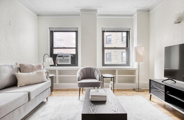 Premium Gold Coast 1BR w/ Doorman & Gym, 2 blocks to L, by Blueground
