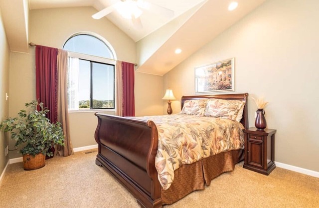 Premium Luxury 2 BR Villa - Kitchen, Free WiFi