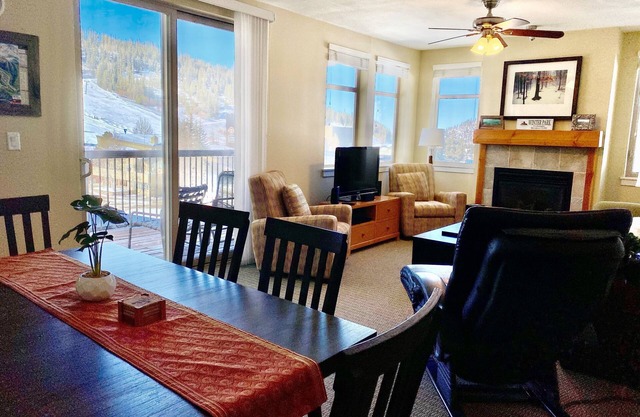 PREMIUM Mountain View Luxury Condo bei WP Base 2B / 2B mit Deck * JANUAR SPECIALS *