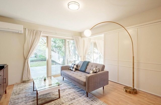 Premium Palo Alto 1BR w/ Patio, close to Restaurants, by Blueground