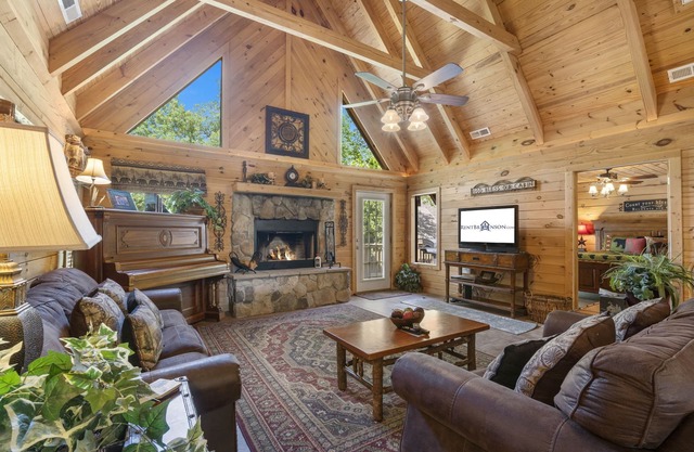 Amazing Premium Cabin, HotTub, Piano, in der Nähe von Shows, in der Nähe von Big Cedar, Whirlpool - Great Getaway