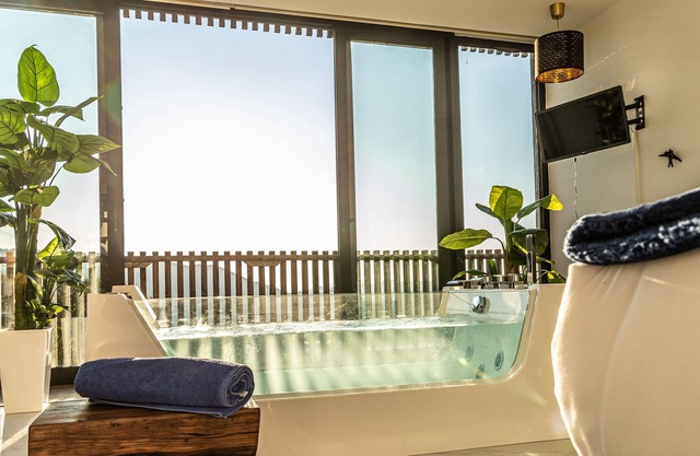 Premium Room with Whirlpool Bath