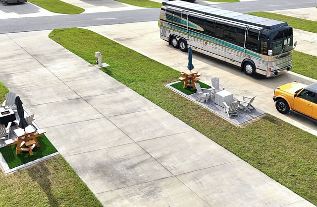Premium RV Pull-Thru Site 🏖️Near Beaches🌊Allows Boats 🚤!