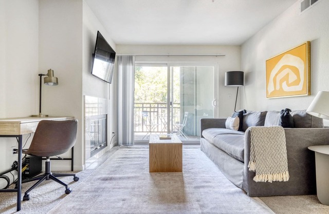 Premium Sunnyvale 1BR w/ Pool, W/D & Gym, walk to Google, by Blueground