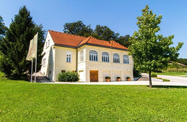 Prepustite se udobju Vile Istenič