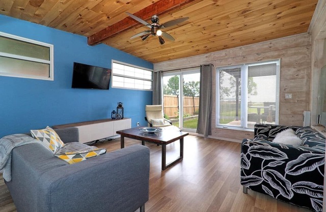 Presqu’ile BeachHouse Cottage on Presqu'ile Beach