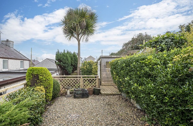Preswylfa - sleeps 6 guests in 2 bedrooms with one sofa bed