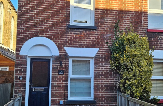 Pretty City Centre Cottage