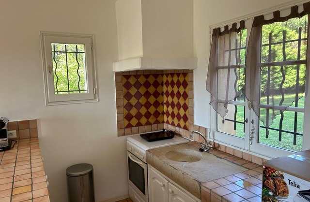 PRETTY COUNTRY COTTAGE IN MAGNIFICENT OLIVE GROVE