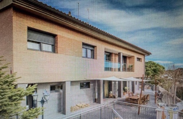 Pretty designer house in a quiet location