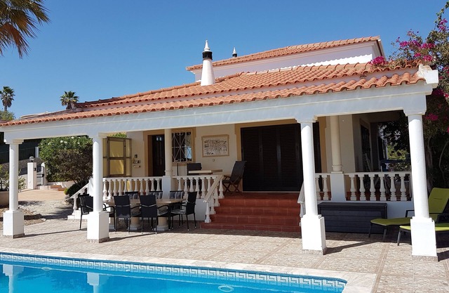 Hübsches Feriendomizil mit Pool und Garten-,Traumurlaub für die Familie