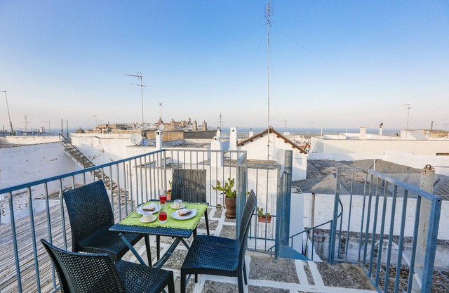 Steinhaus aus dem 19. Jahrhundert im Herzen von Ostuni, herrliche Aussicht