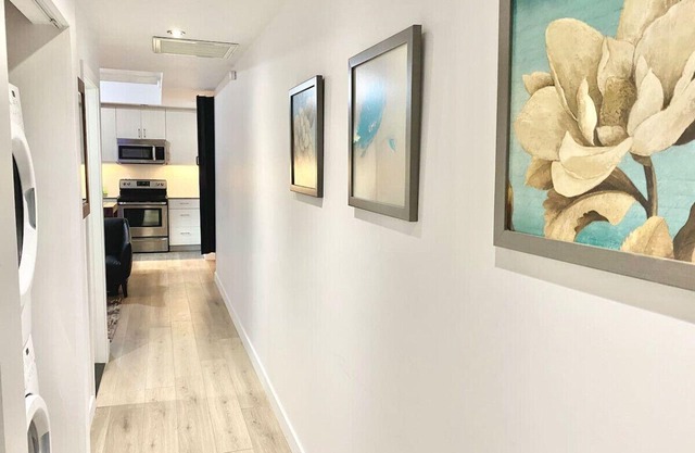 Pretty studio in Old Port Montreal with charming decor and a fantastic location.