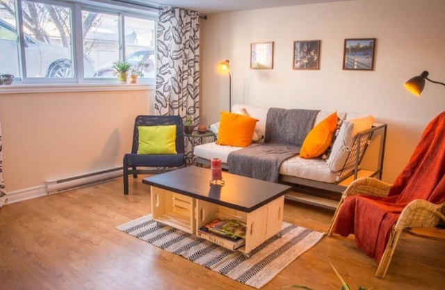 Pretty two bedroom apartment 10 minutes from Ottawa