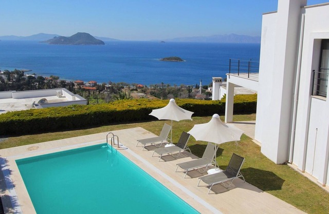 PRİVATE POOL VİLLA WİTH AMAZİNG SEAVİEW NEAR BEACH