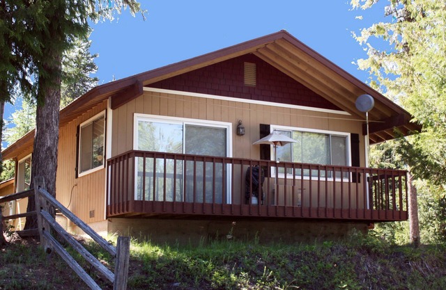 Priest Lake gemütliche Hütte mit modernen Annehmlichkeiten - Winter oder Sommer