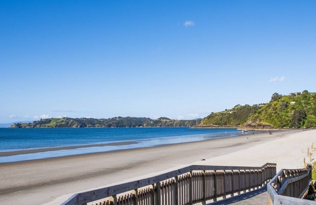 Erstklassige Strandlage auf Waiheke Island.