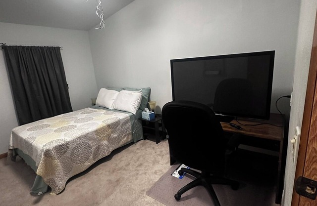 Prime Corvallis Base Camp: Walk OSU & Downtown, 4BR, Game Room, AC, Wii & More