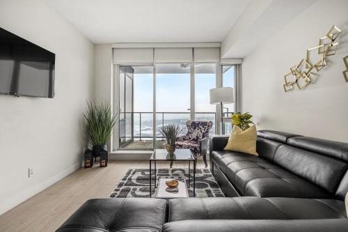 PRIME Downtown 34th FL - Near Stampede, Casino, Bars! FREE Banff Pass, Parking, Wine!