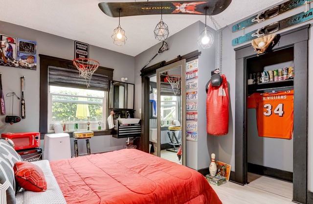 @Prime Downtown Location ~ THE Unique MAN CAVE!