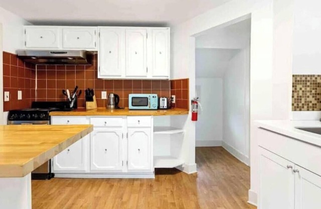 Prime Downtown Sunny 2 Bedroom Flat!