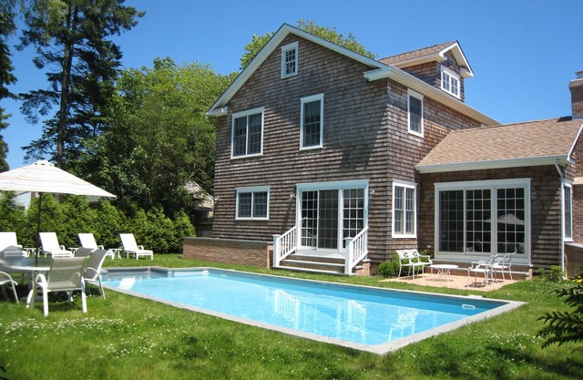 Erstklassige Lage in East Hampton Village. Beheizter Pool. Gehen Sie zu allen!