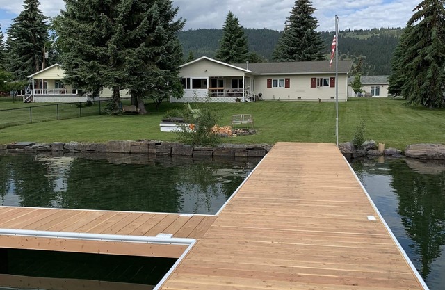 Winter Special für Prime Lakefront Home mit Gästehaus, Dock, Feuerstelle, großem Garten