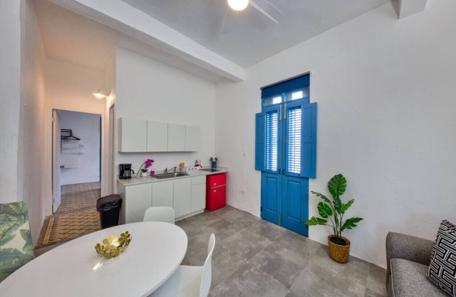 Cozy Apartment in Prime San Juan, Walk to Beach